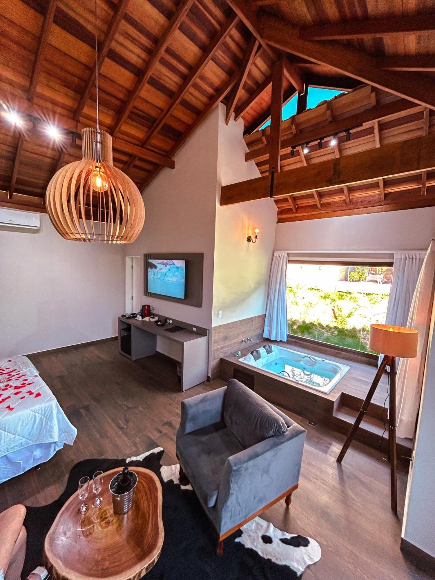 Hotel Chales Capitanias อากวัสจิลิงดอยา ภายนอก รูปภาพ